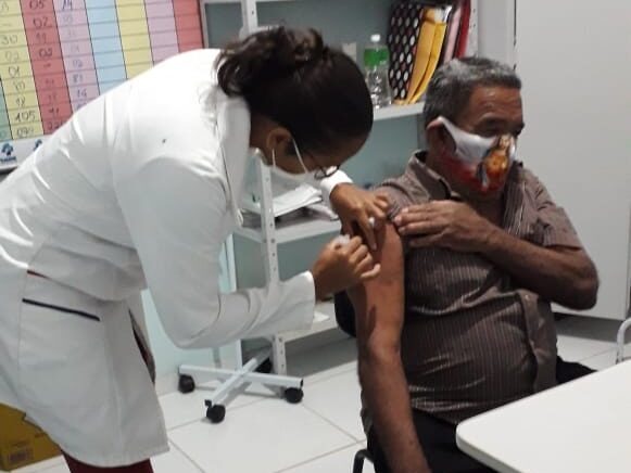 Idosos de 70 a 79 anos começam a ser vacinados em Luís Correia