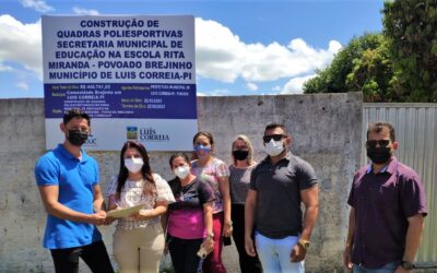 Maninha Fontenele assina ordem de serviço para construção da quadra da escola Rita Miranda no Povoado Brejinho