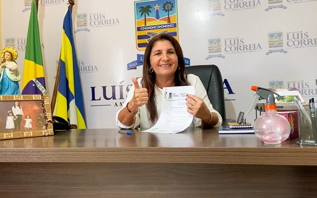 Prefeita Maninha Fontenele sanciona reajuste salarial de 33,24% para os professores de Luís Correia