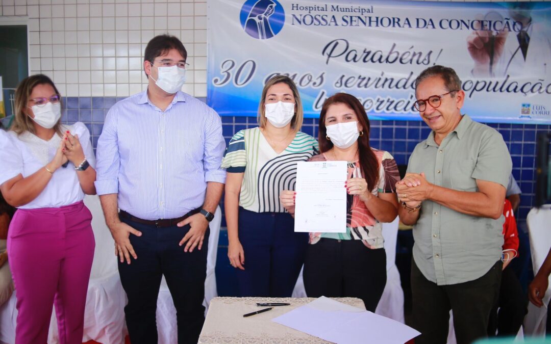 Prefeita Maninha Fontenele assina ordem de serviço para a reforma do Hospital Municipal de Luís Correia