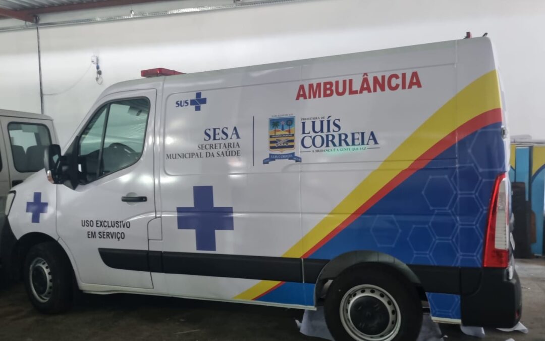 Prefeita Maninha Fontenele entrega nova ambulância e equipamentos para Hospital Nossa Senhora da Conceição nesta quinta (1)