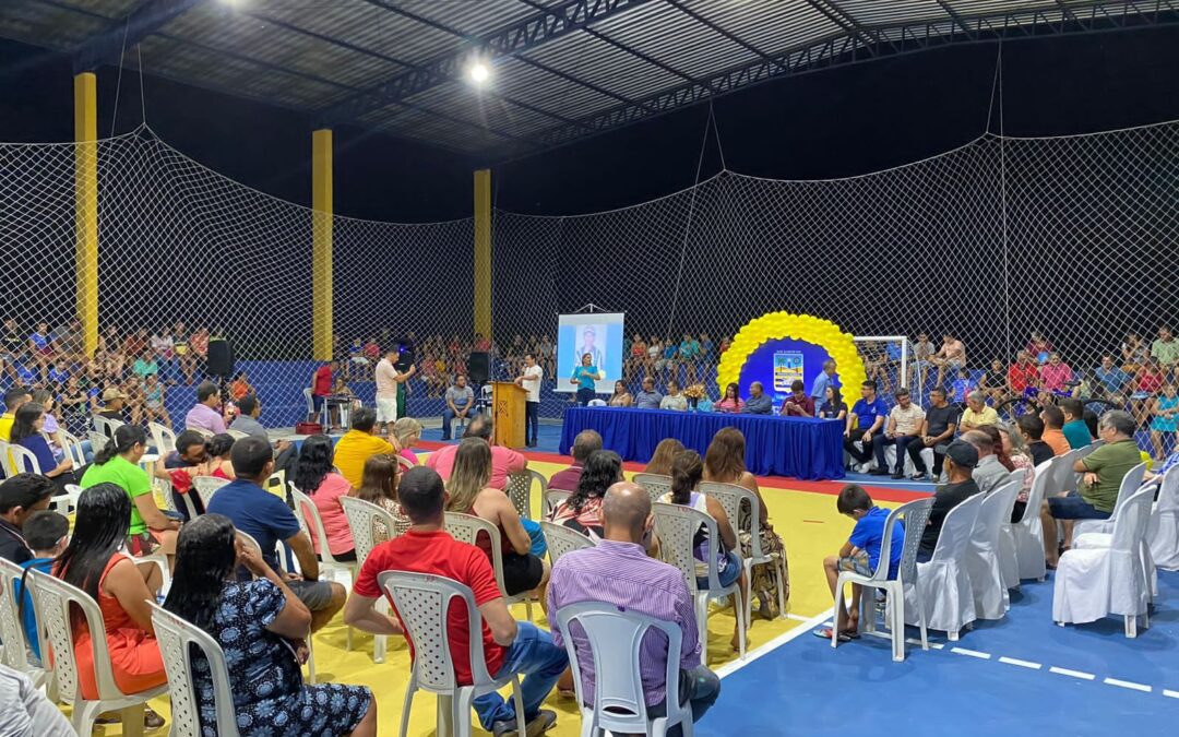 Prefeita Maninha Fontenele entrega quadra poliesportiva para a Escola Rita Miranda