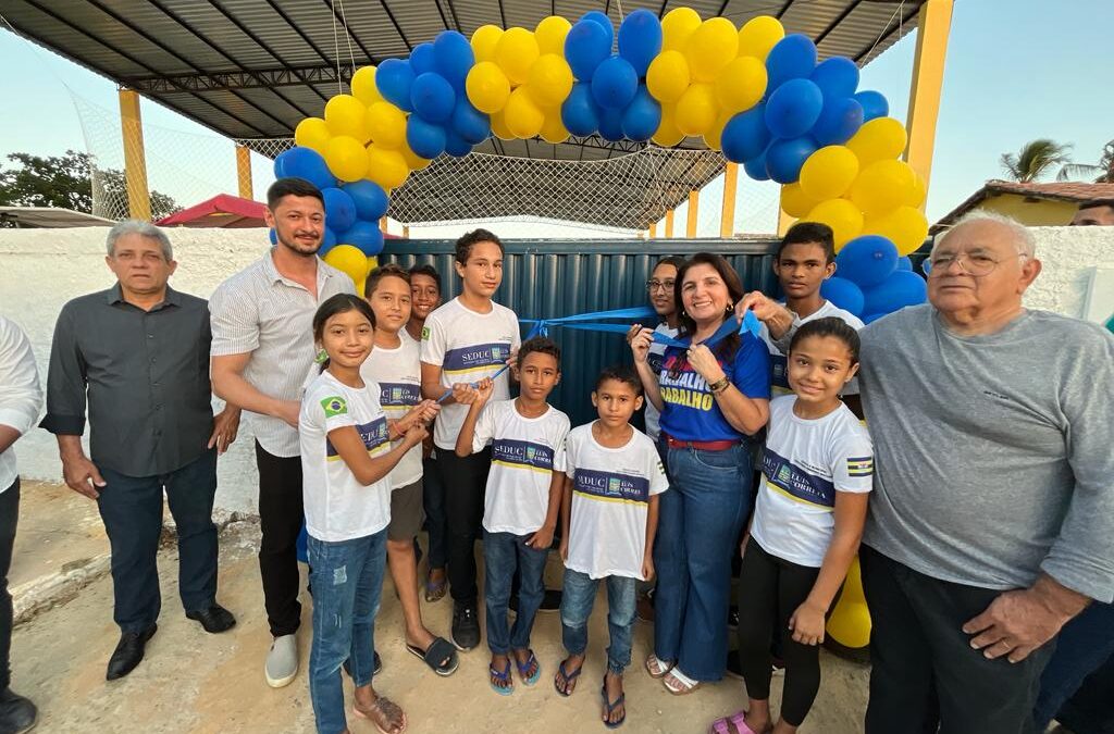 Prefeita Maninha Fontenele inaugura quadra na Unidade Escolar Pinheiro Machado