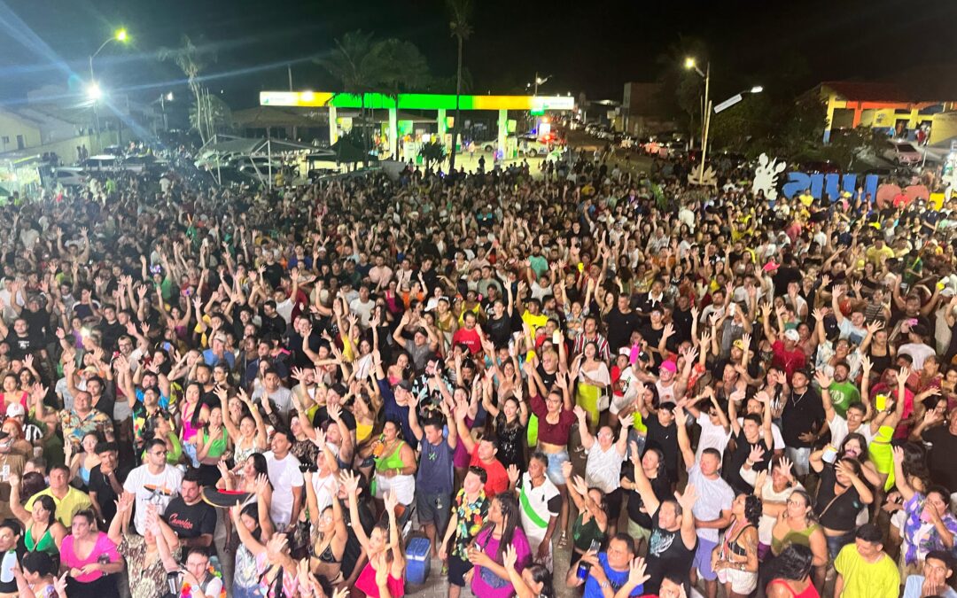 Mara Pavanelli e Kiko Chicabana arrastam multidão no encerramento do maior Carnaval da história de Luís Correia