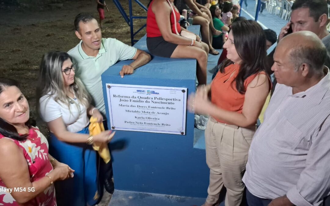 Prefeita Maninha Fontenele entrega nova quadra poliesportiva no bairro Cearázinho