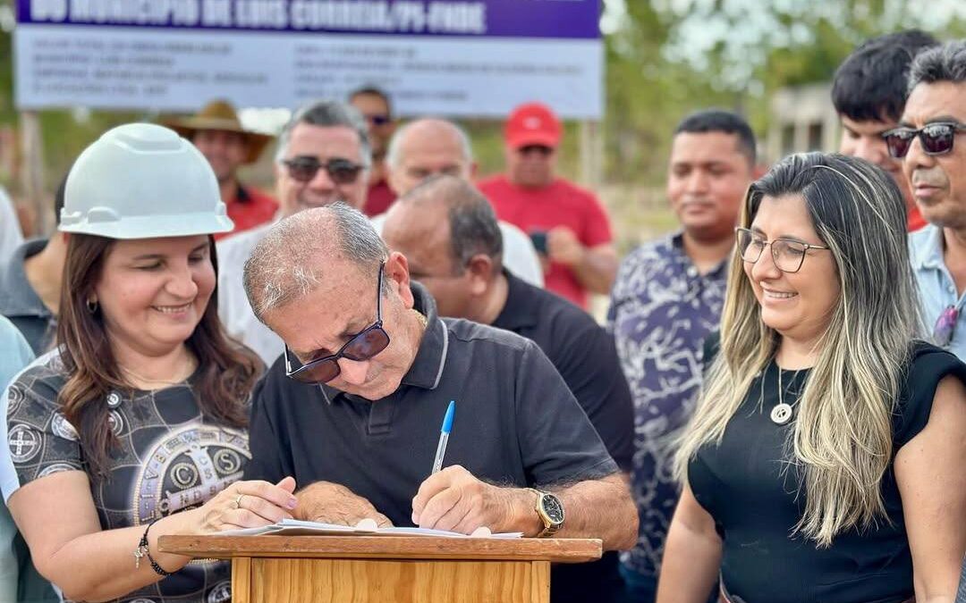 Prefeita Maninha Fontenele dá ordem de serviço para retomada das obras da escola do povoado Curral Velho após 10 anos de paralisação
