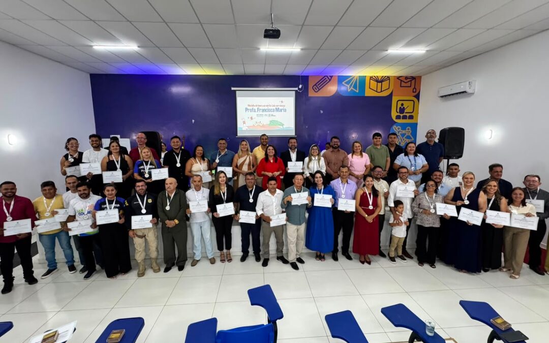 Prefeitura de Luís Correia entrega Medalhas de Honra ao Mérito Luís-Correiense Professora Francisca Maria